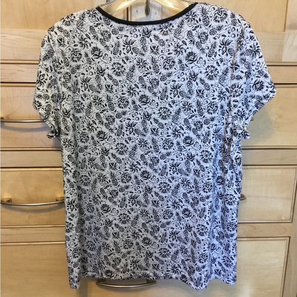 Neu Options Black and white print top size large. 5% spandex = stretchy. - Picture 2 of 5